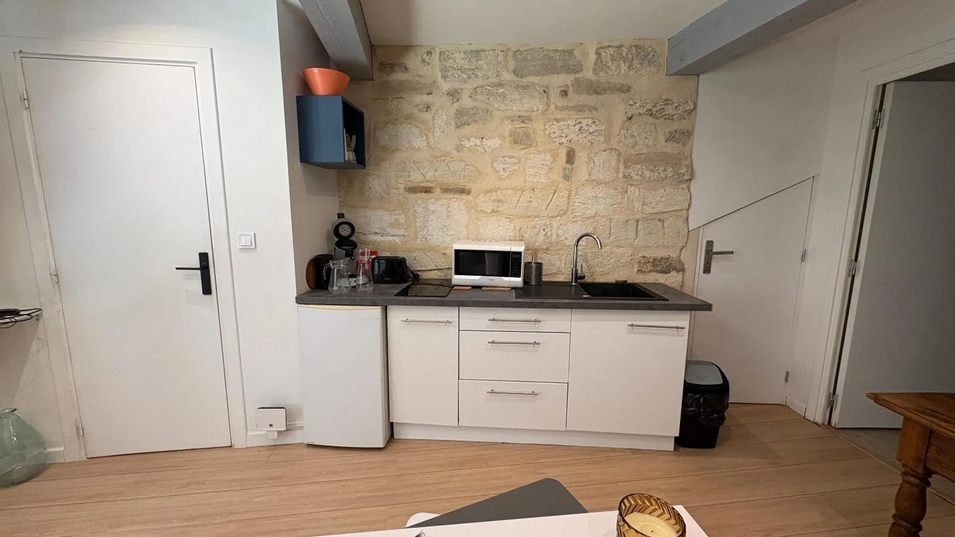 Villeneuve-Les-Avignon Studio 35M 2 0*,
